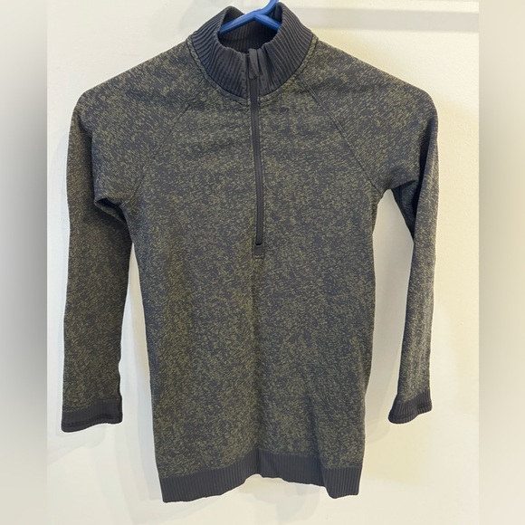 LULULEMON 3/4 zip size 4 or 6 womens top - Picture 1 of 8